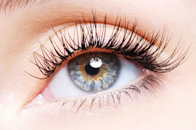 Flash those lashes