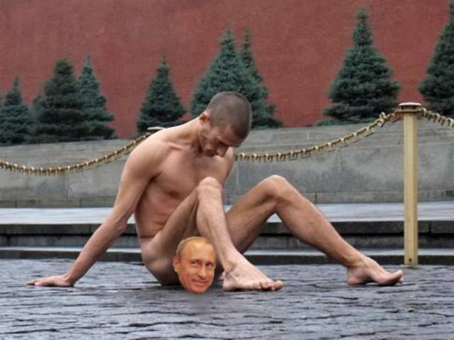 Check Out This Naked Man’s Crazy Protest