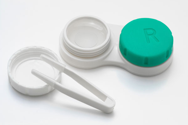 Guide to wearing contact lenses